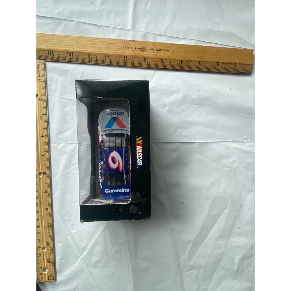 Lionel NASCAR #6 Valvoline Cummins Diecast Car 1:64 Scale